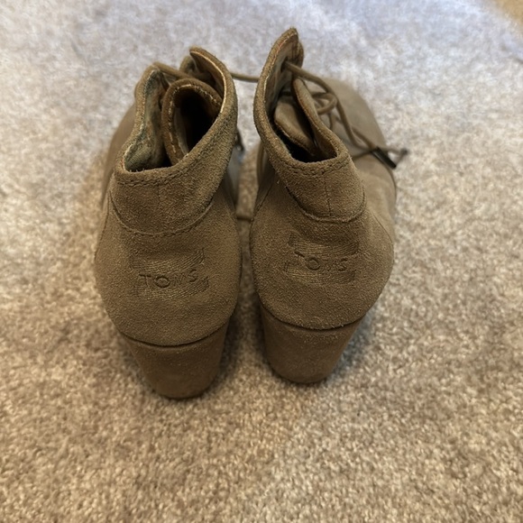 Toms Tan Lace Up Boots Suede - Picture 2 of 3